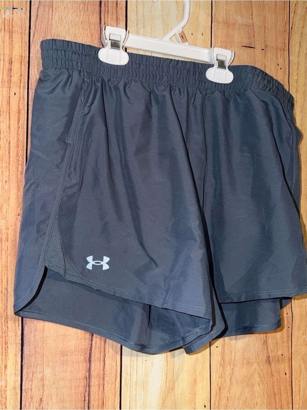 Under Armour Woman’s Size Medium Gray Shorts NWT Milage 5” Loose Lined Pocket